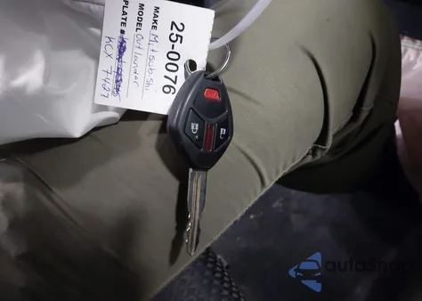 2016 Mitsubishi Outlander Es z USA, uszkodzony, nr VIN JA4AD2A3XGZ013593